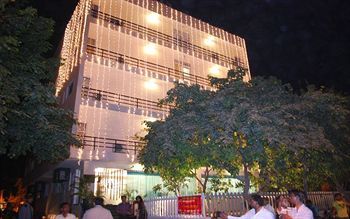 Dwarka Palace Samalkha Esterno foto